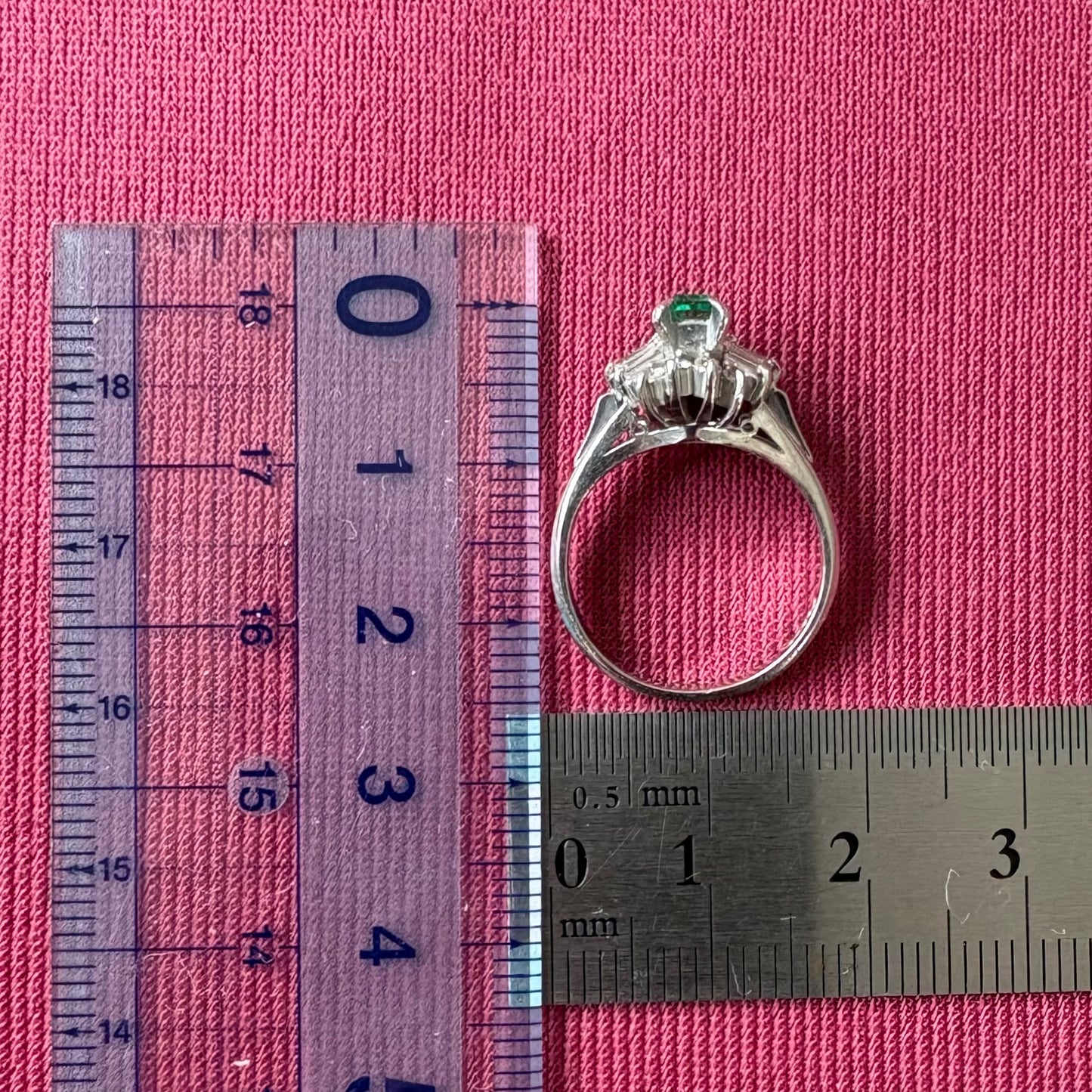 昭和レトロ Pt900  エメラルド 0.35 ダイヤモンド 0.38 バレリーナセッティング リング テーパーカット ミニザマスリング ヴィンテージジュエリー OKR00172