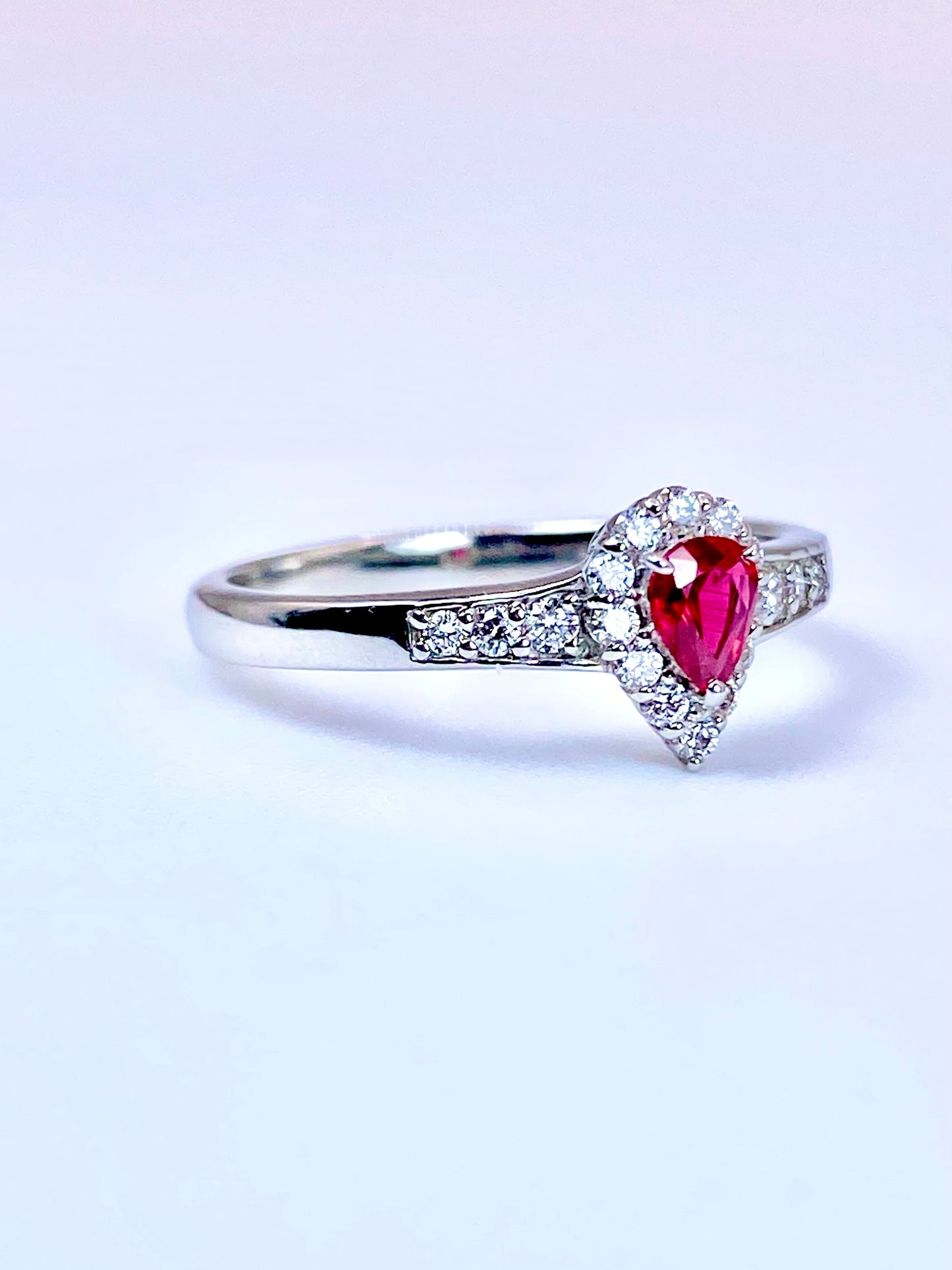 【新品】非加熱ピジョンブラッドルビー 0.21ct / ダイヤモンド 計0.18ct Pt950 リング【新品】【3日以内返品可（※カード/キャリア決済の場合）】