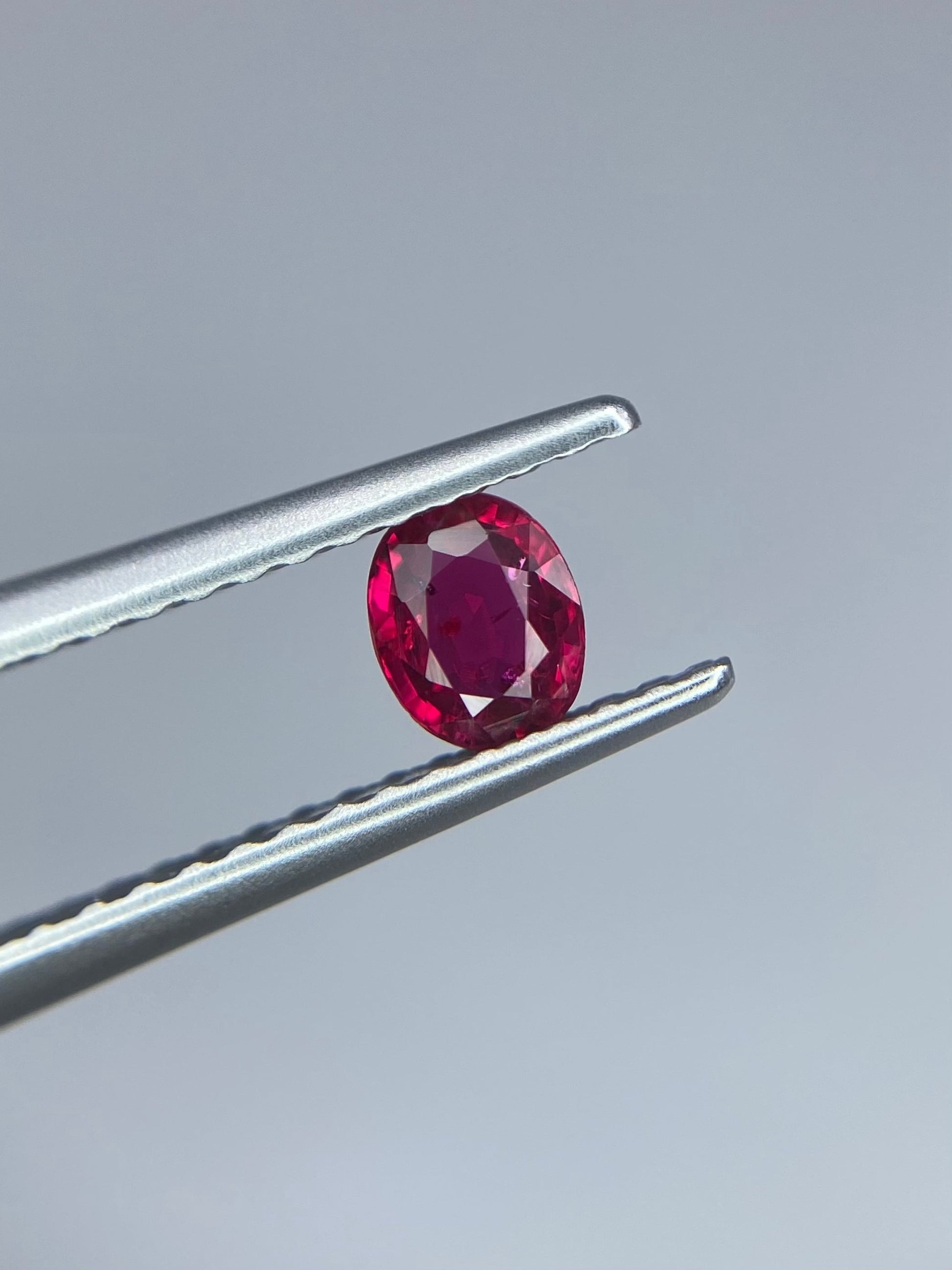 非加熱ピジョンブラッドルビー 0.31ct ルースAIGS鑑別付 2枚目