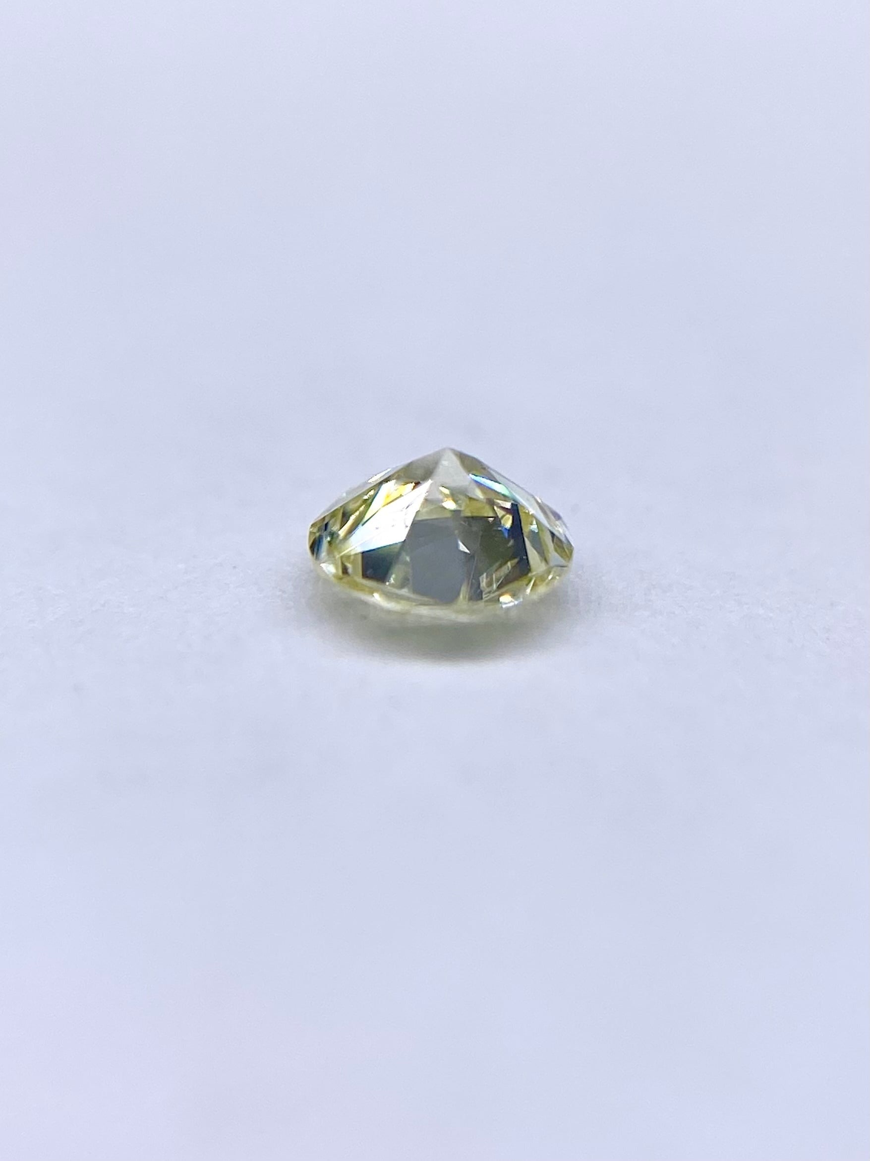 底面にスターが浮かぶ★ 特殊カットダイヤモンド 0.154ct ルース中央宝石研究所ソーティング付 5枚目