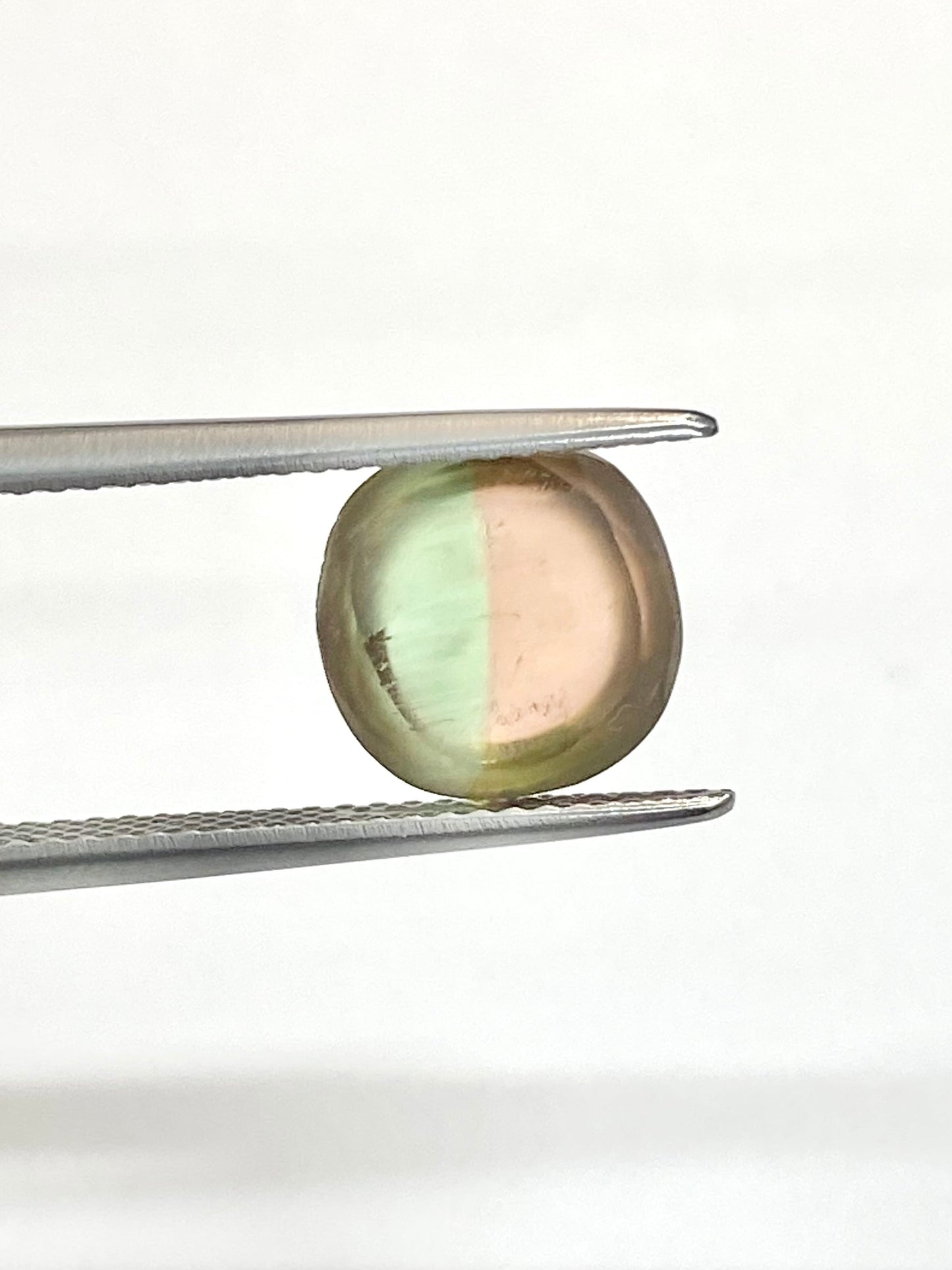 綺麗に真ん中でバイカラーのルースバイカラートルマリンキャッツアイ 4.00ct ルース 8枚目