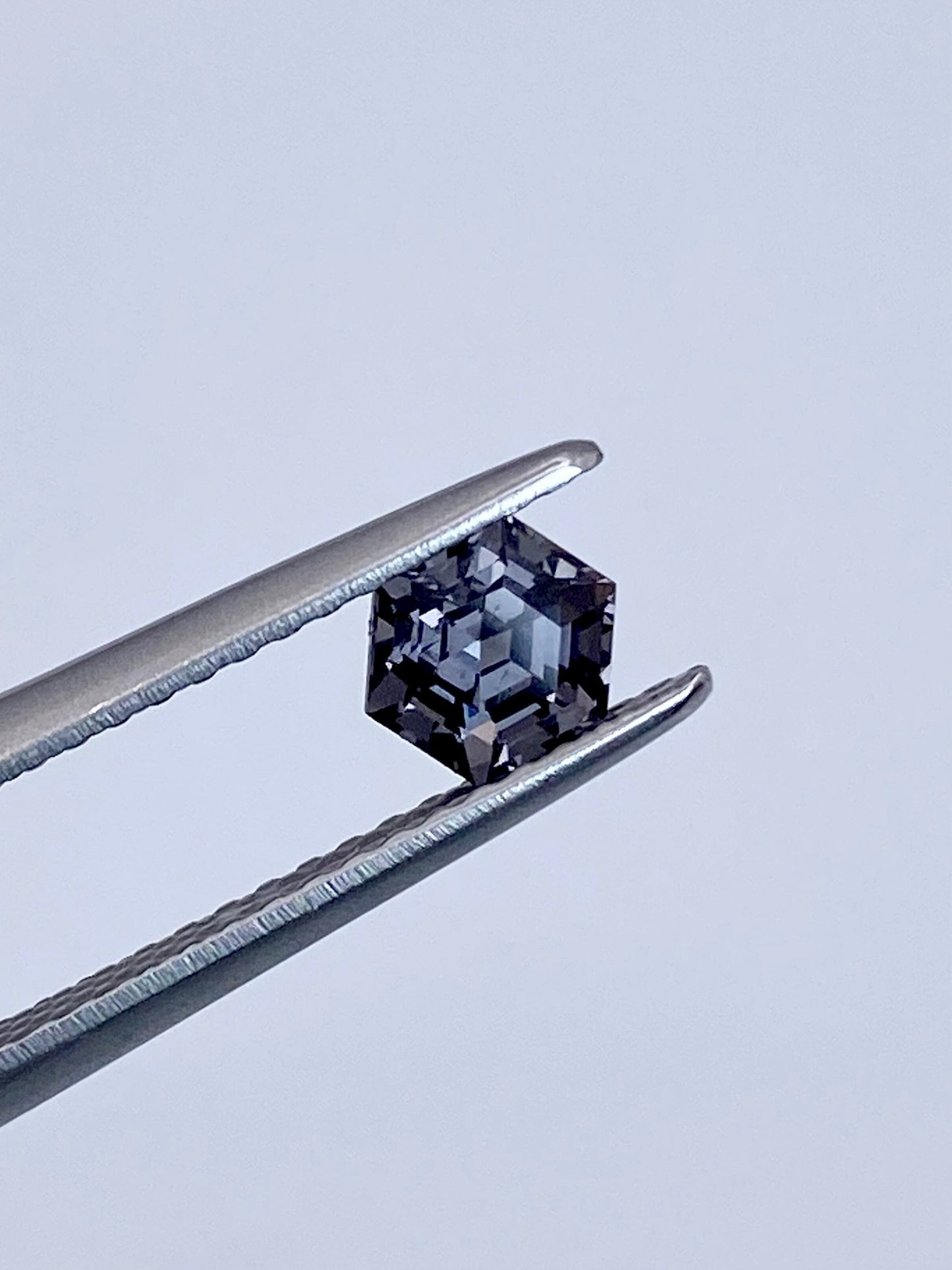 六角形スピネル 0.546ct ルース 2枚目