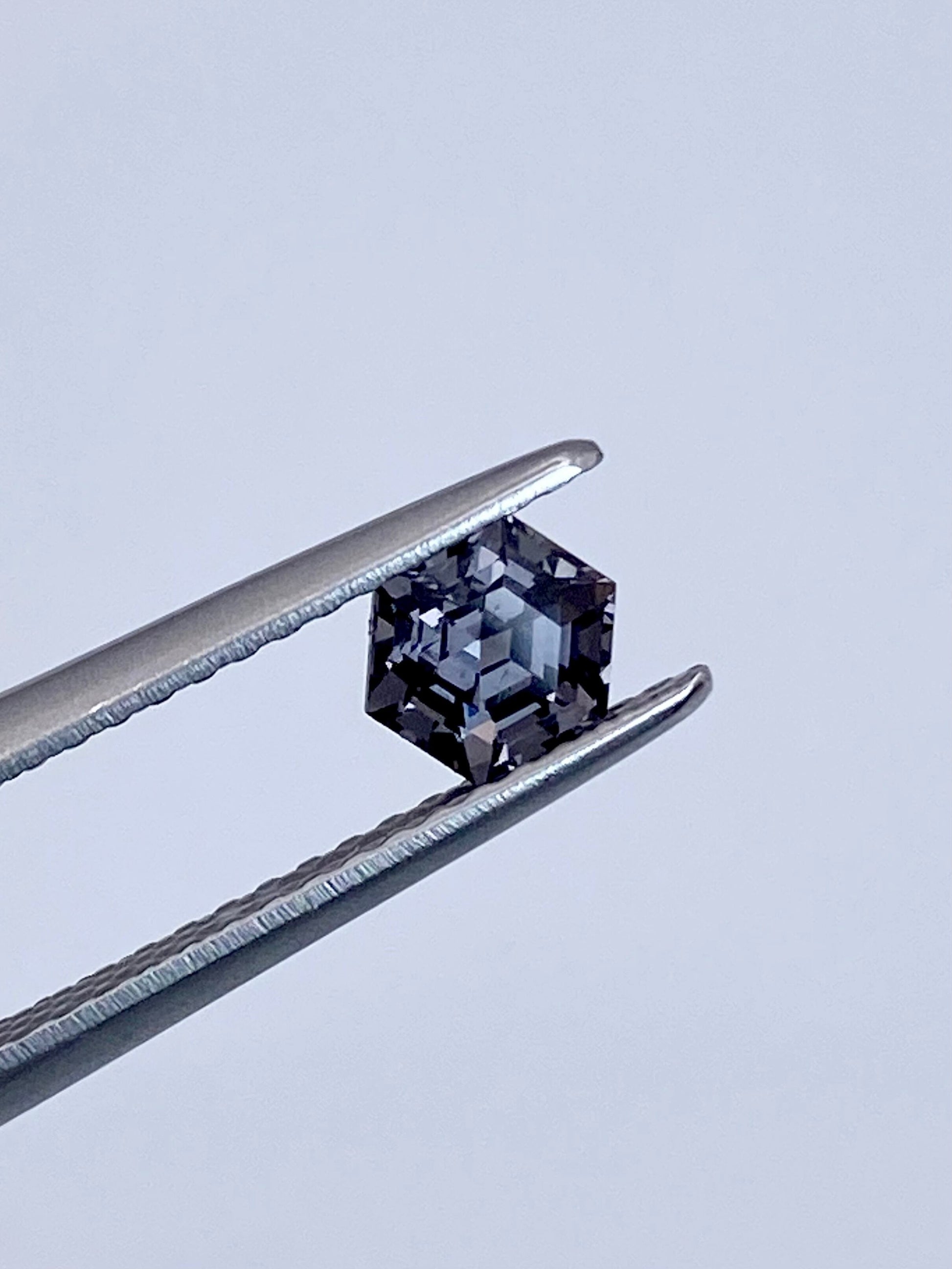 六角形スピネル 0.546ct ルース 2枚目