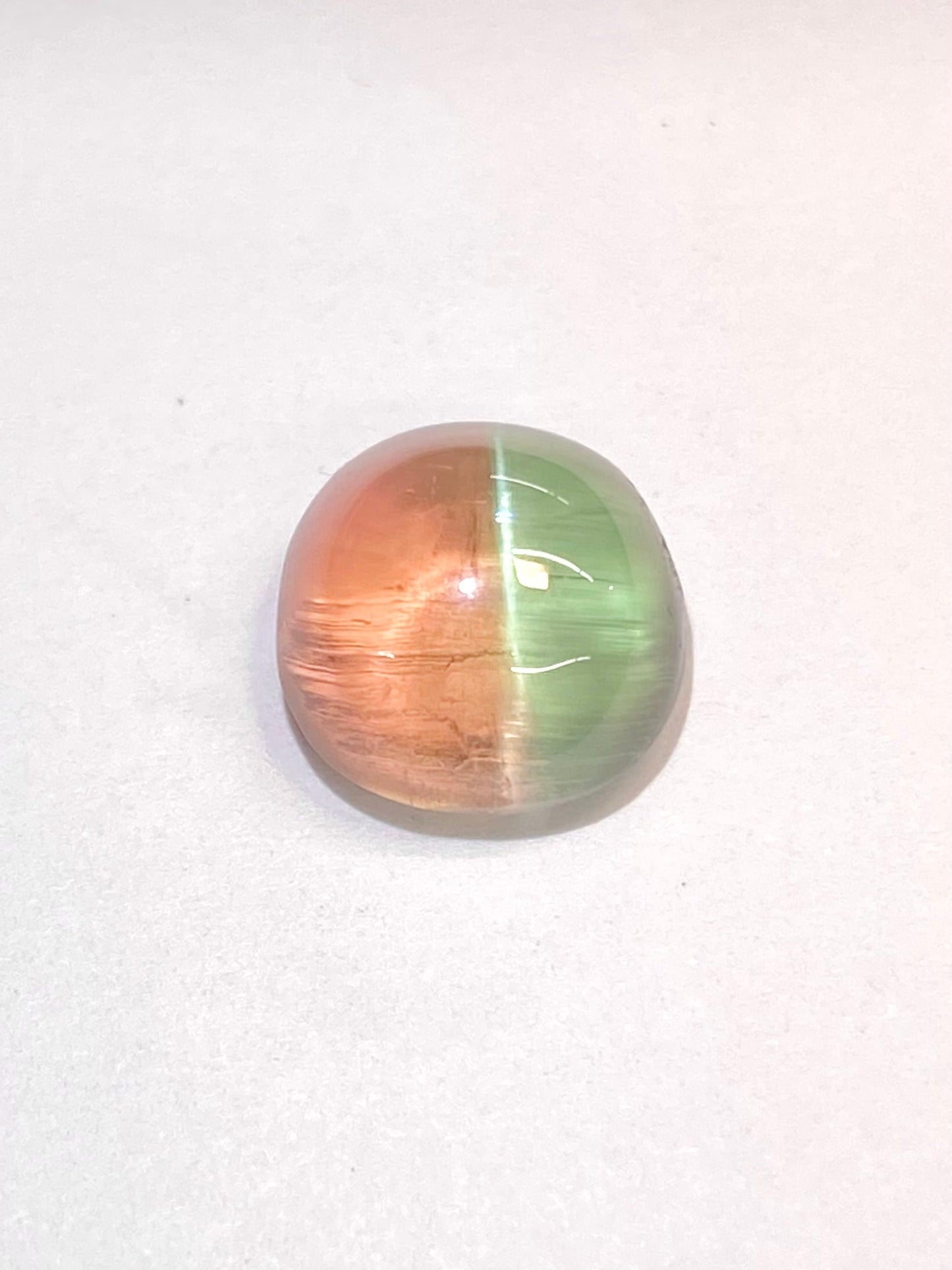 綺麗に真ん中でバイカラーのルースバイカラートルマリンキャッツアイ 4.00ct ルース 2枚目