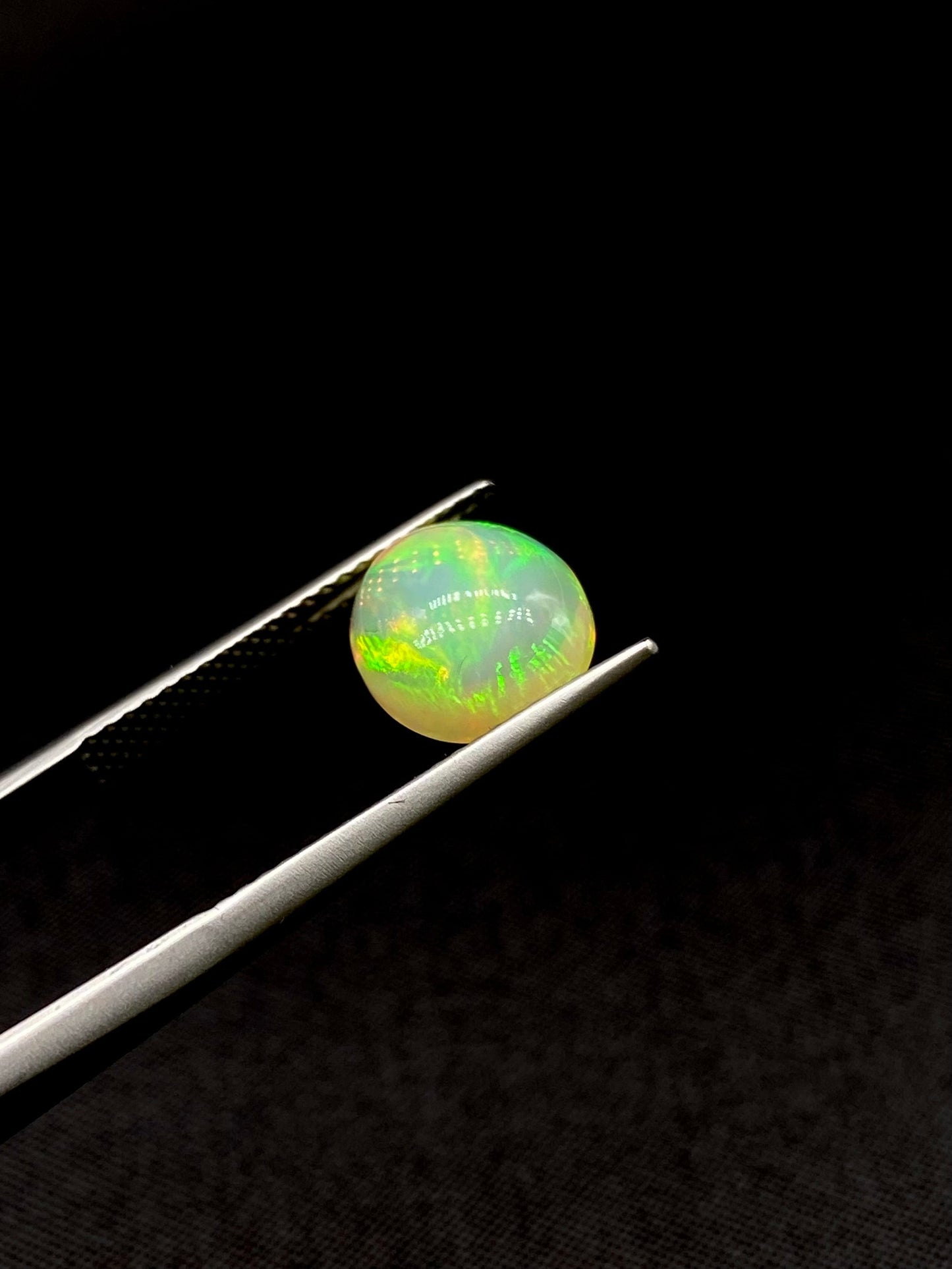 オパール 1.95ct ルース幅広ベール状オーロラ/炎のような劇的色彩変化 2枚目