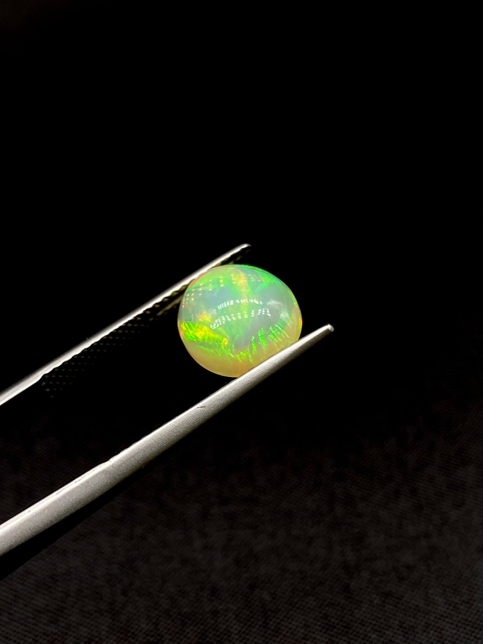 オパール 1.95ct ルース幅広ベール状オーロラ/炎のような劇的色彩変化 2枚目