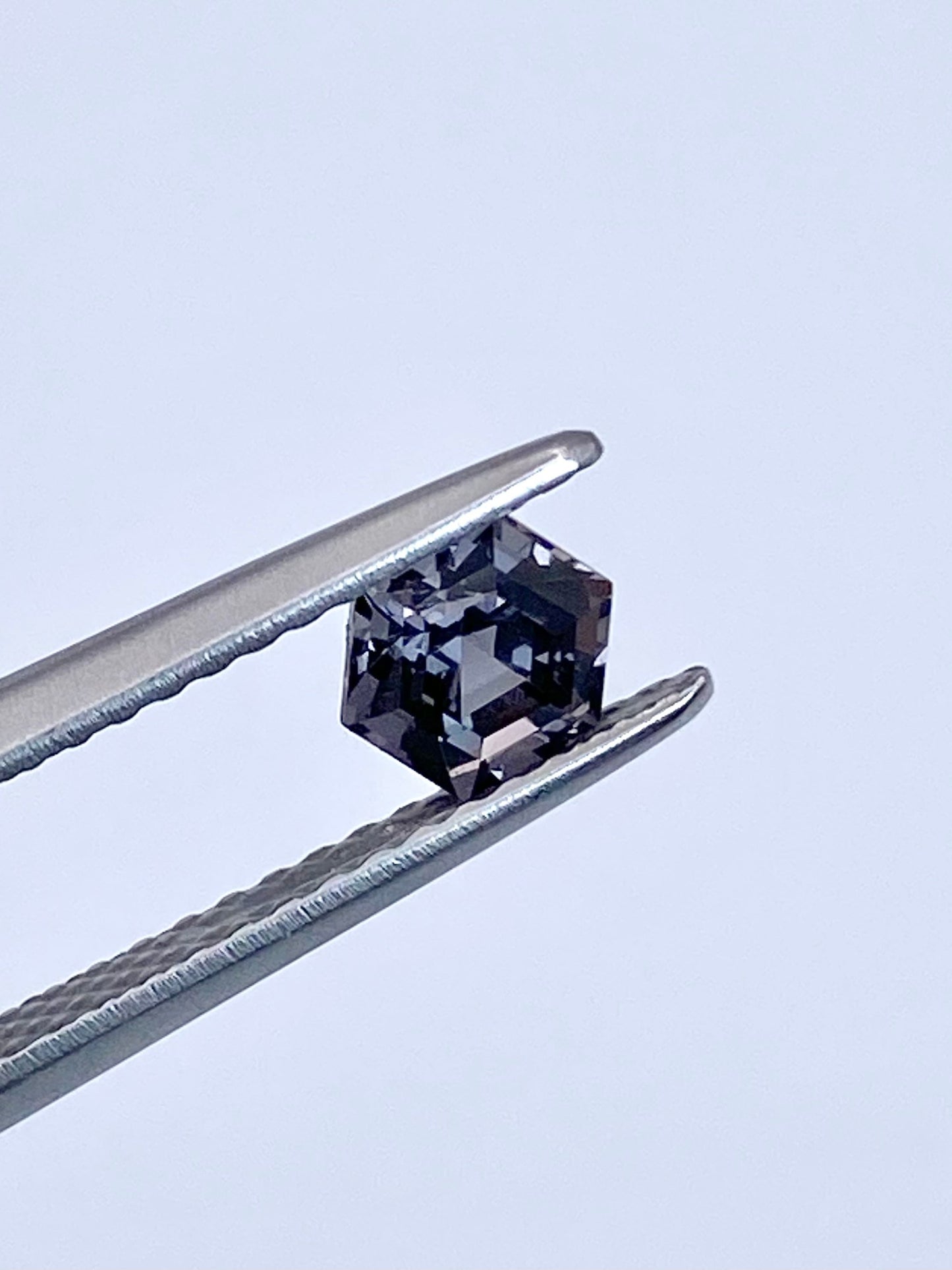 六角形スピネル 0.546ct ルース 3枚目