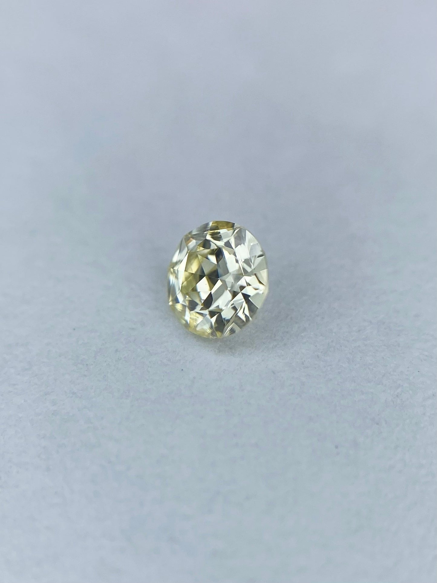 底面にスターが浮かぶ★ 特殊カットダイヤモンド 0.154ct ルース中央宝石研究所ソーティング付 2枚目