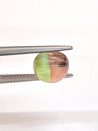 綺麗に真ん中でバイカラーのルースバイカラートルマリンキャッツアイ 4.00ct ルース 4枚目