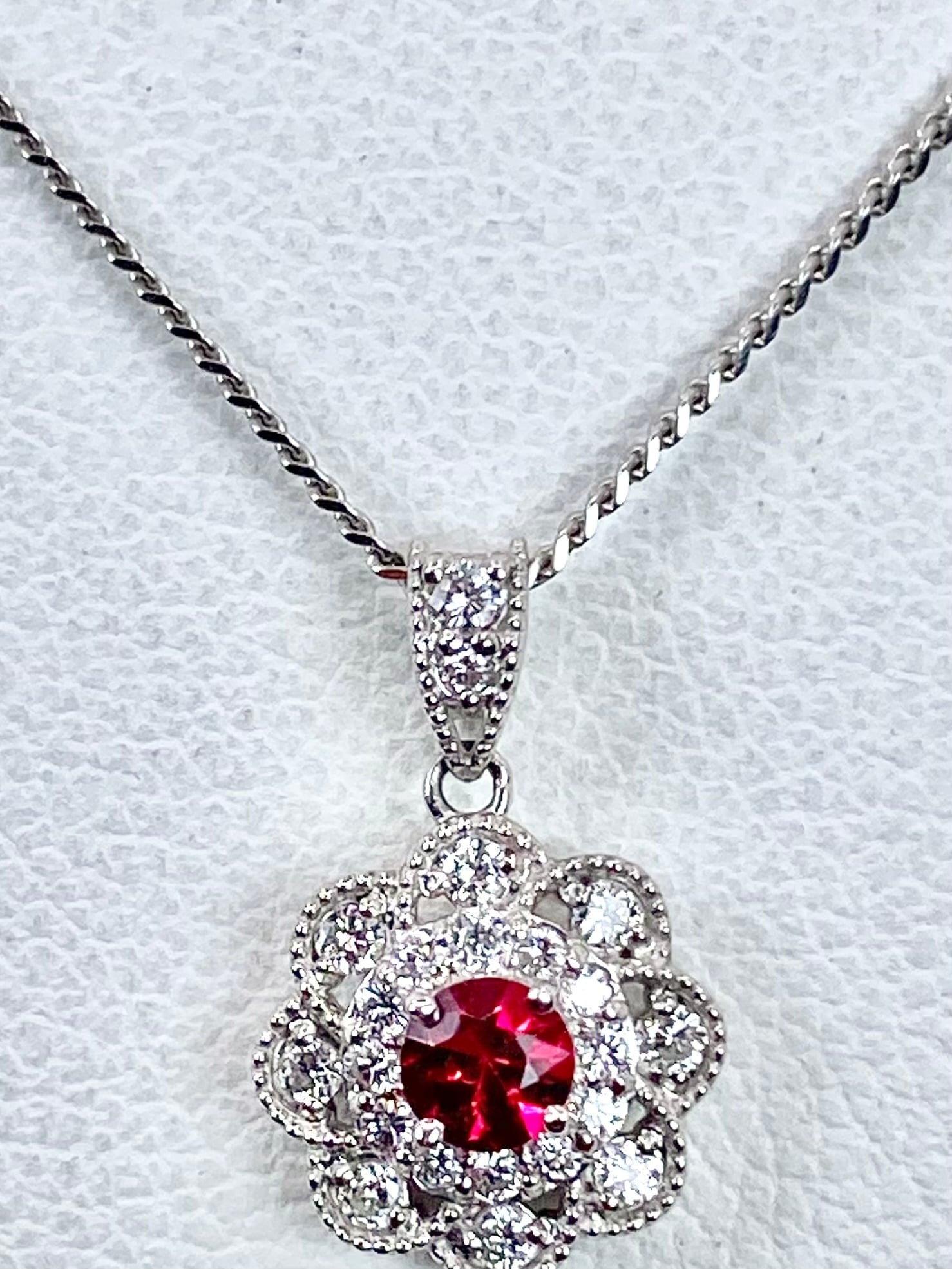 新品レッドスピネル 0.11ct / ダイヤモンド 計0.16ct Pt950/850 ネックレス新品3日以内返品可※カード/キャリア決済の場合 2枚目