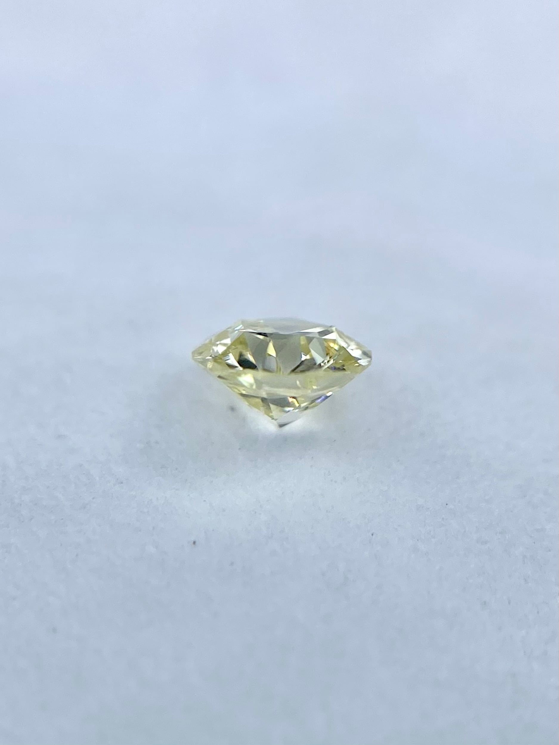底面にスターが浮かぶ★ 特殊カットダイヤモンド 0.154ct ルース中央宝石研究所ソーティング付 6枚目